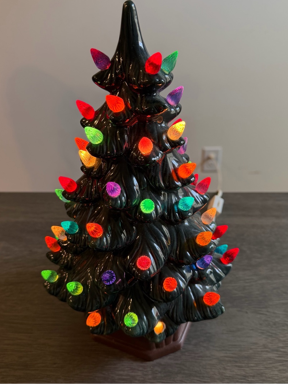 Vintage Holland Mold Green Lighted Up Ceramic Christmas Tree 12” Brown Base 1978